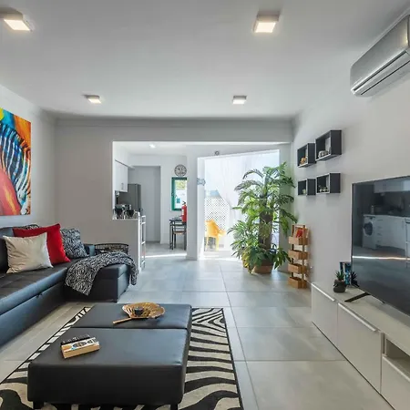 Salgados 2-bedroom - 900m From The - Wifi جويا