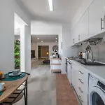 Apartament Salgados 2-bedroom - 900m From The - Wifi