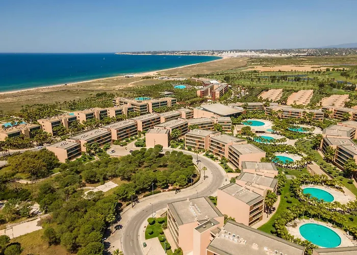 Salgados 2-bedroom - 900m From The - Wifi 아파트