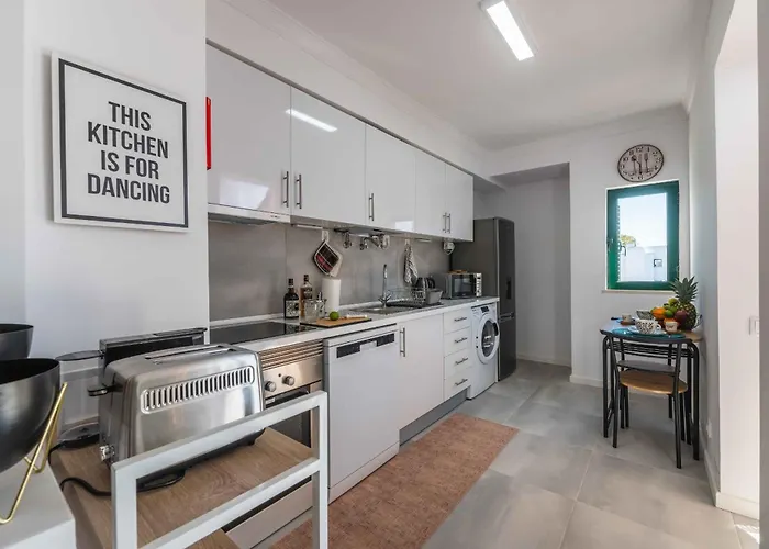 Salgados 2-bedroom - 900m From The - Wifi Apartman Guia