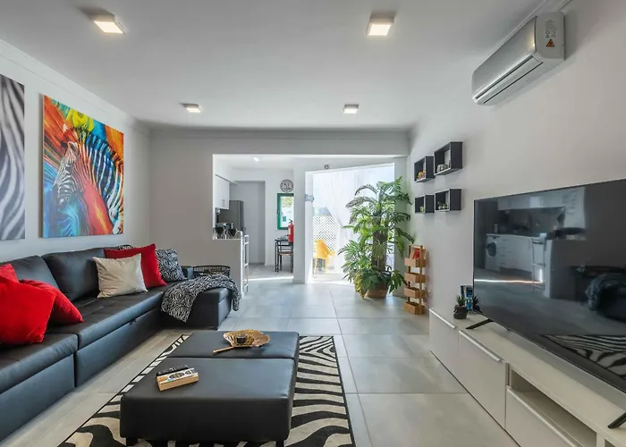 Salgados 2-bedroom - 900m From The - Wifi Guia