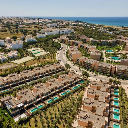 Salgados 2-bedroom - 900m From The - Wifi 公寓 吉亚