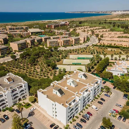 Salgados 2-bedroom - 900m From The - Wifi 吉亚