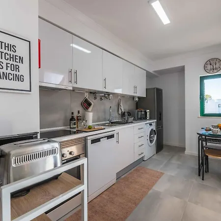 Salgados 2-bedroom - 900m From The - Wifi 公寓 吉亚
