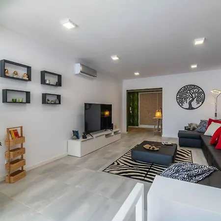 Salgados 2-bedroom - 900m From The - Wifi 公寓